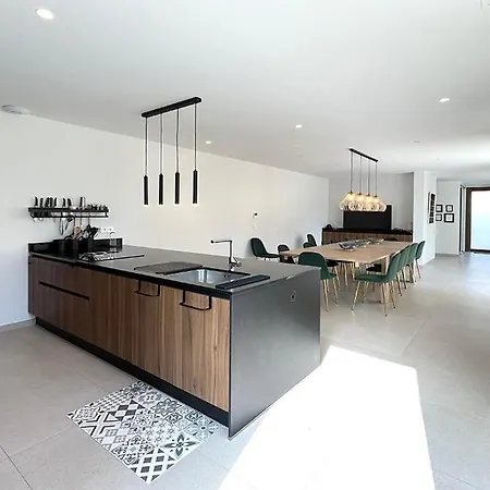 Uccelli Modern 5 Etoiles With Heated Pool For 12 People Willa *