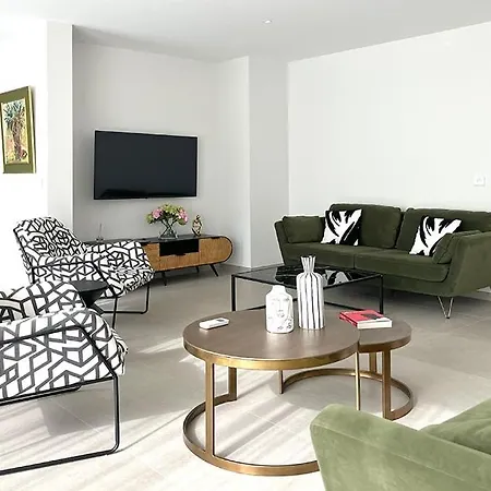Uccelli Modern 5 étoiles With Heated Pool For 12 People