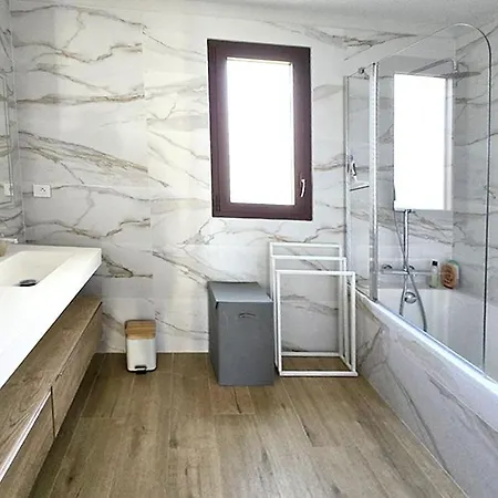 Uccelli Modern 5 étoiles With Heated Pool For 12 People Villa