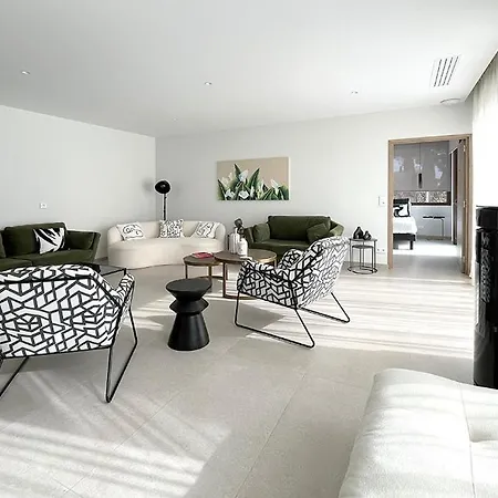 Uccelli Modern 5 étoiles With Heated Pool For 12 People